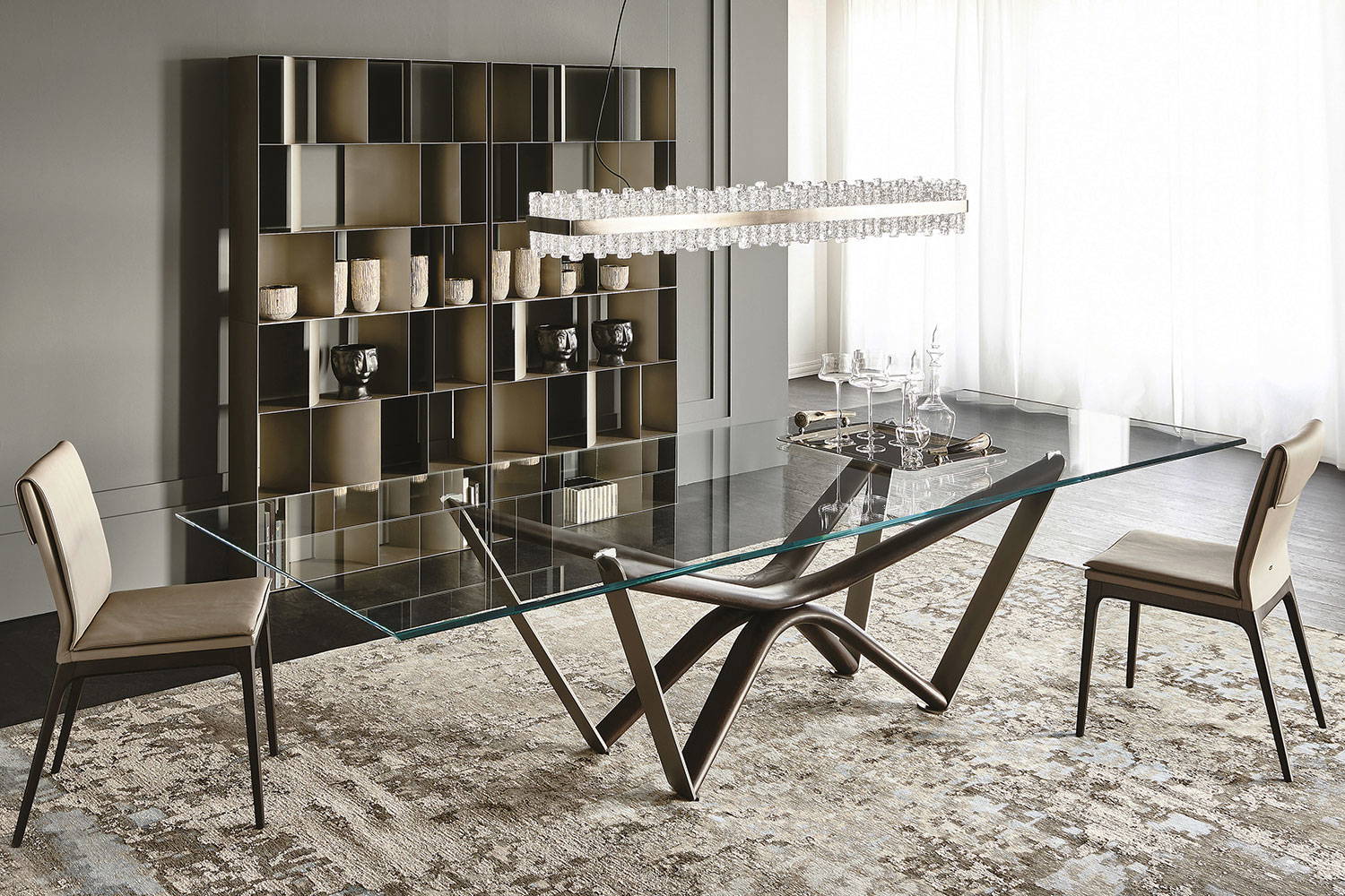 Marathon dining table with Sofia dining chairs