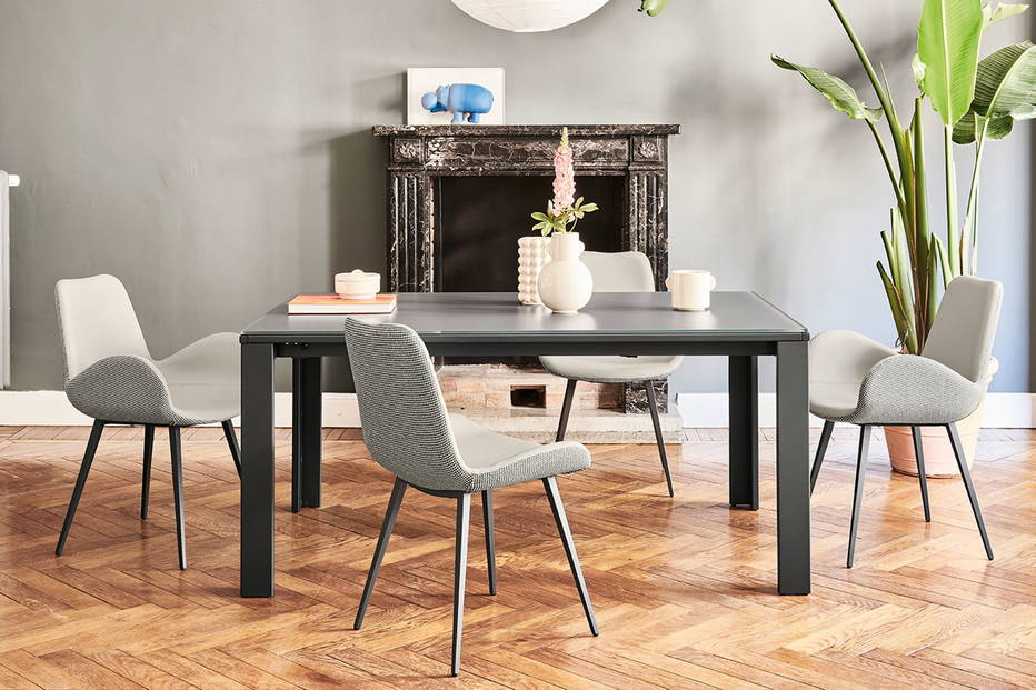 Marcopolo extension dining table with Dalia dining chairs by Midj