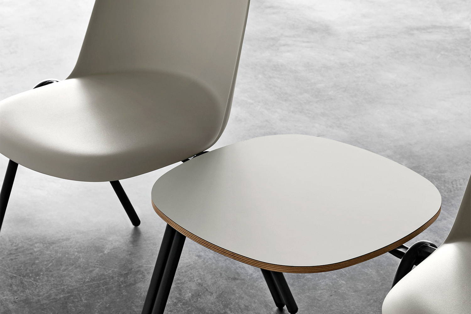 Mariolina Edu Side Table