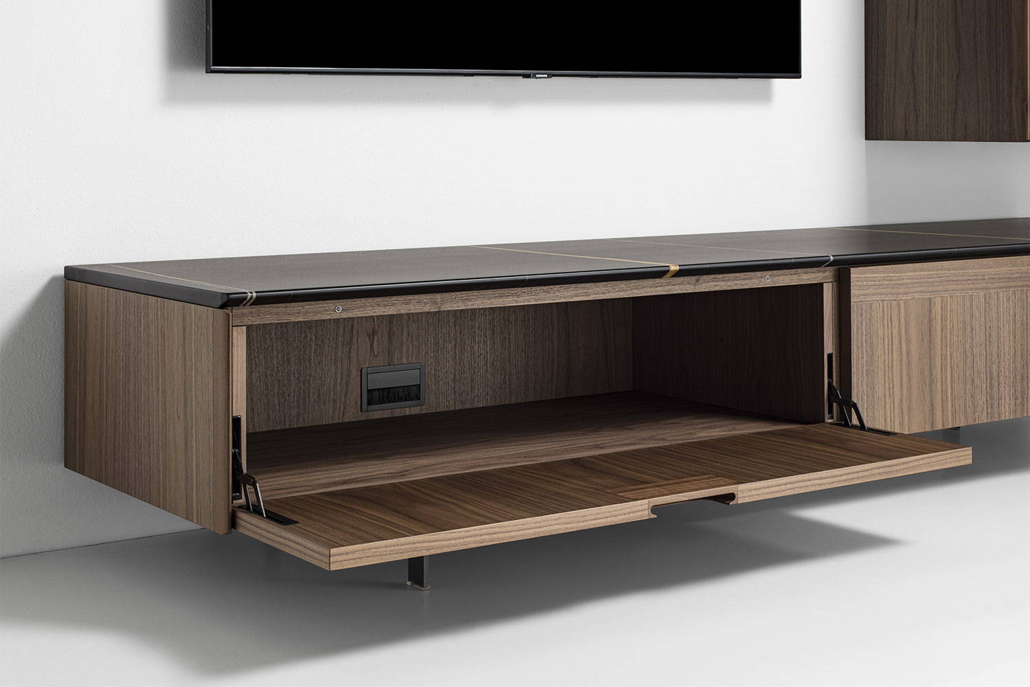 matics-tv-stand-04.jpg?store=