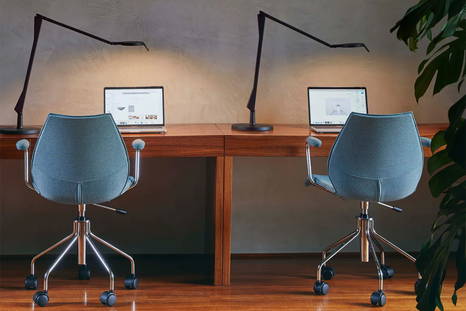 Maui Soft office chairs with the Aledin Table Lamp