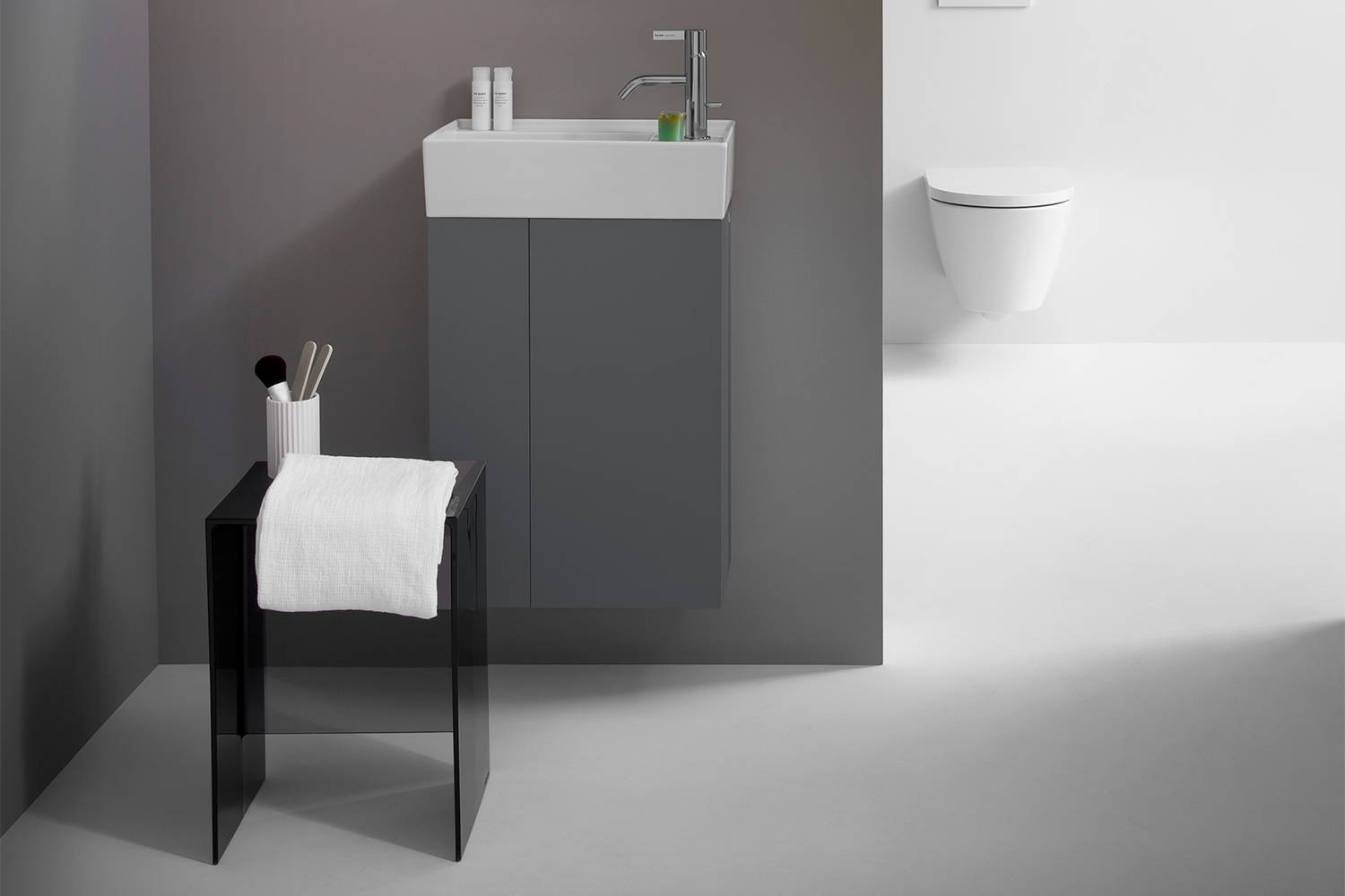 Max-Beam End Table by Kartell | room service 360°