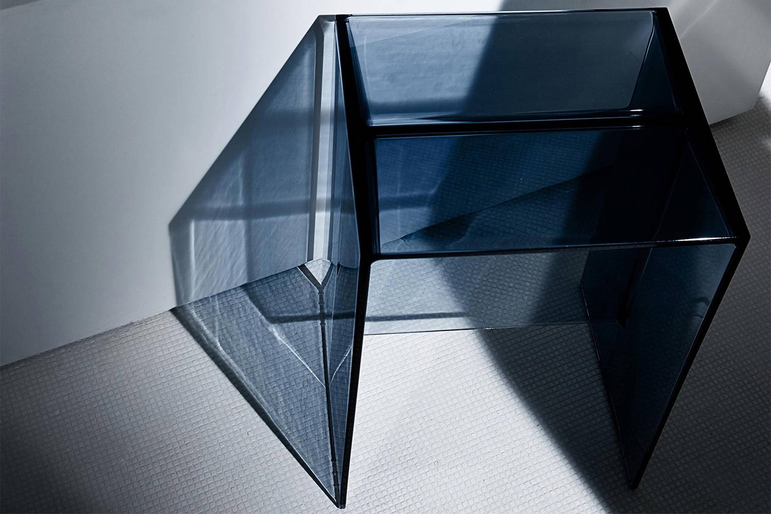 Max-Beam End Table by Kartell | room service 360°