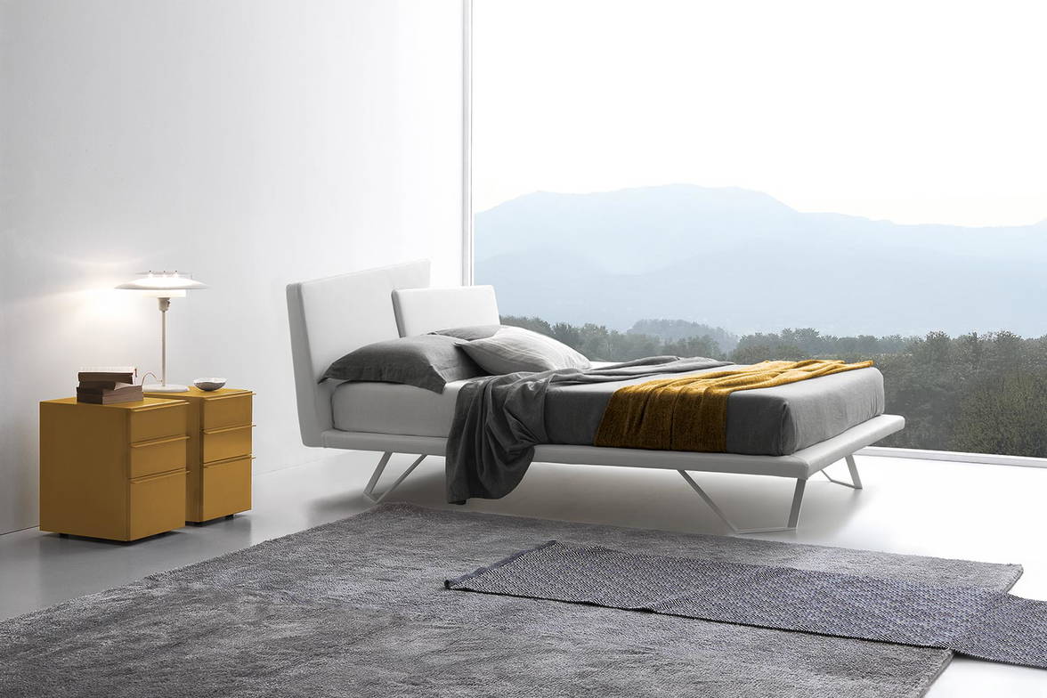 Meeting bed in single-tone upholstery with sleigh feet Meeting bed in single-tone upholstery with sleigh feet
