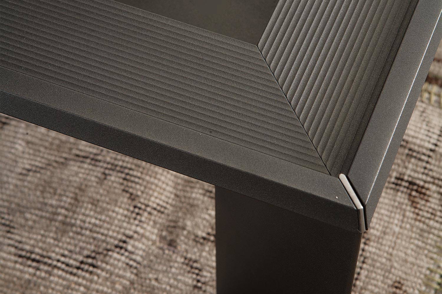 Metrino Lift-Up Coffee Table by Ozzio Italia | room service 360°