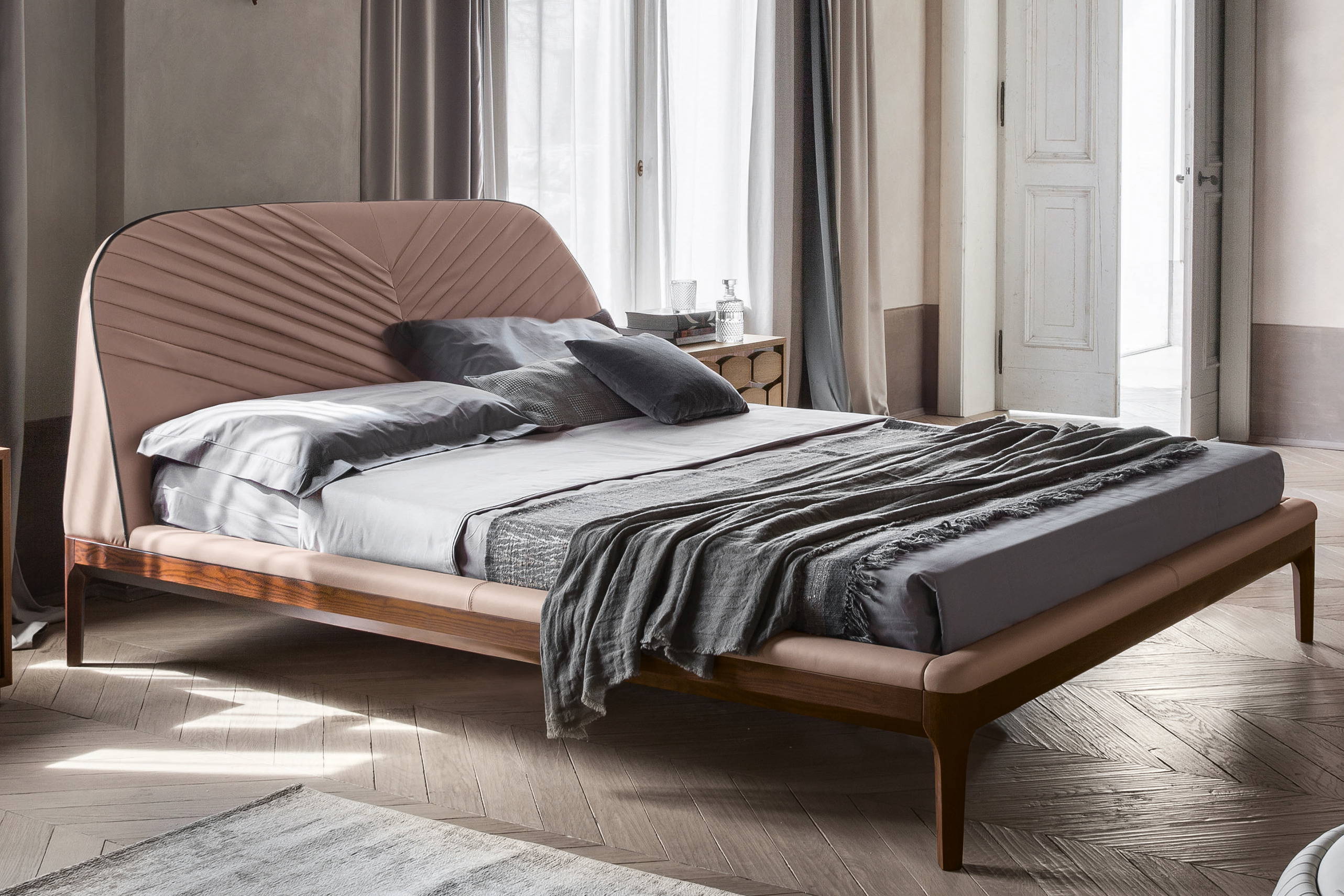 Michelangelo bed by Tonin Casa