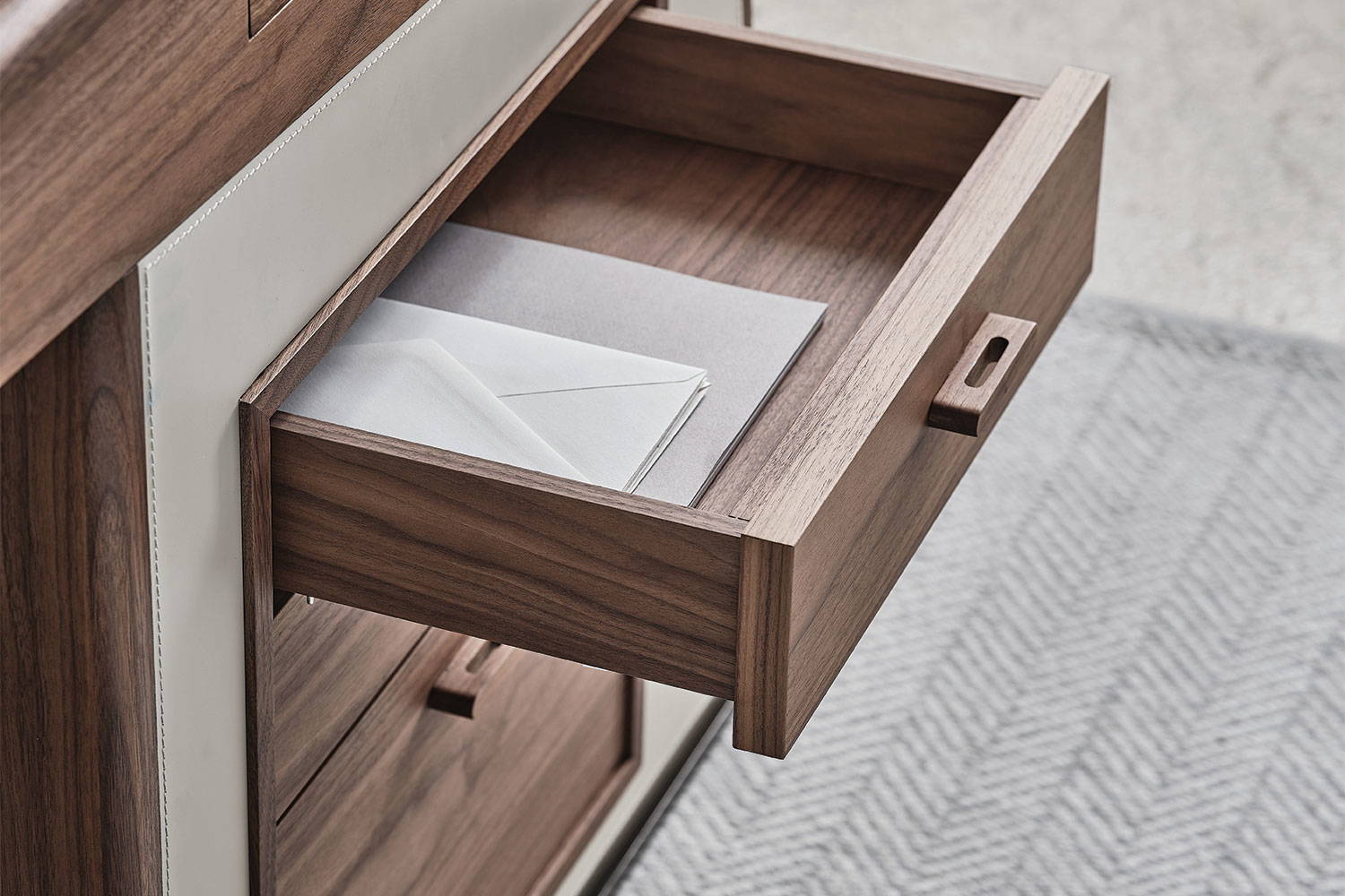 porada トレイ Midi Office Desk by Porada | room service 360°
