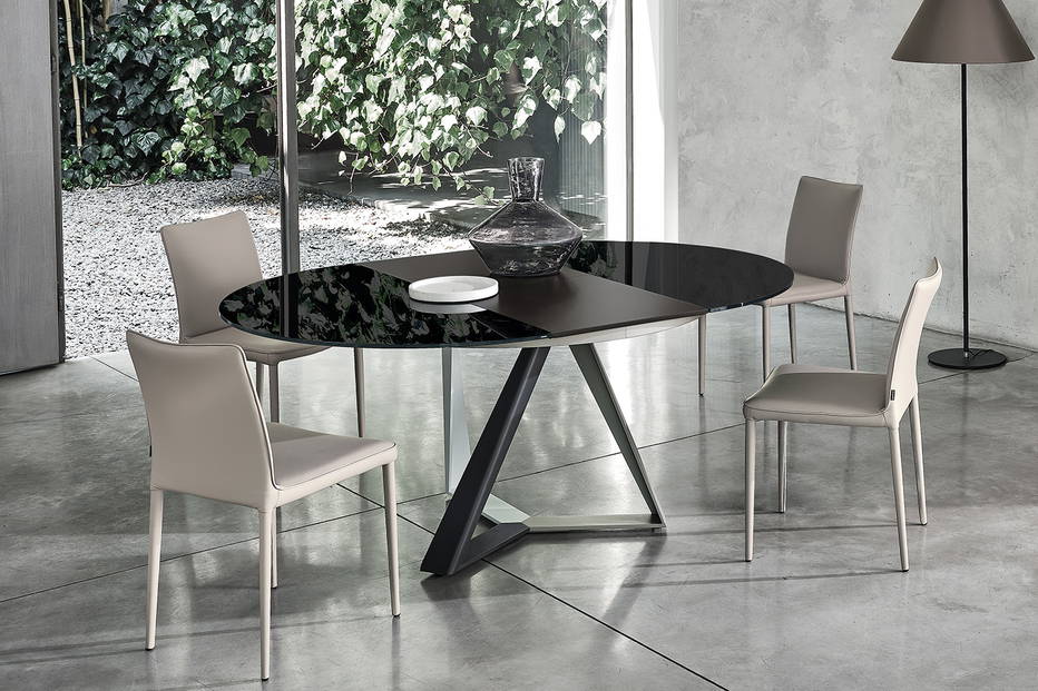 Millennium round extension dining table Designed by Pocci & Dondoli for Bontempi Casa