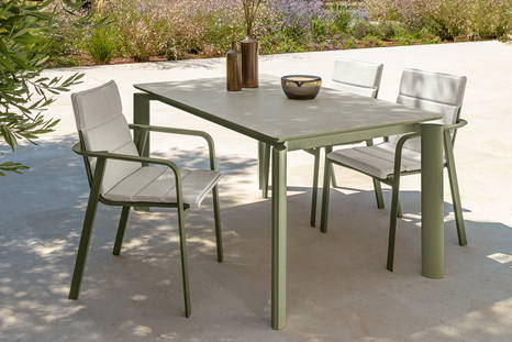Milo ceramic extension dining table by Talenti