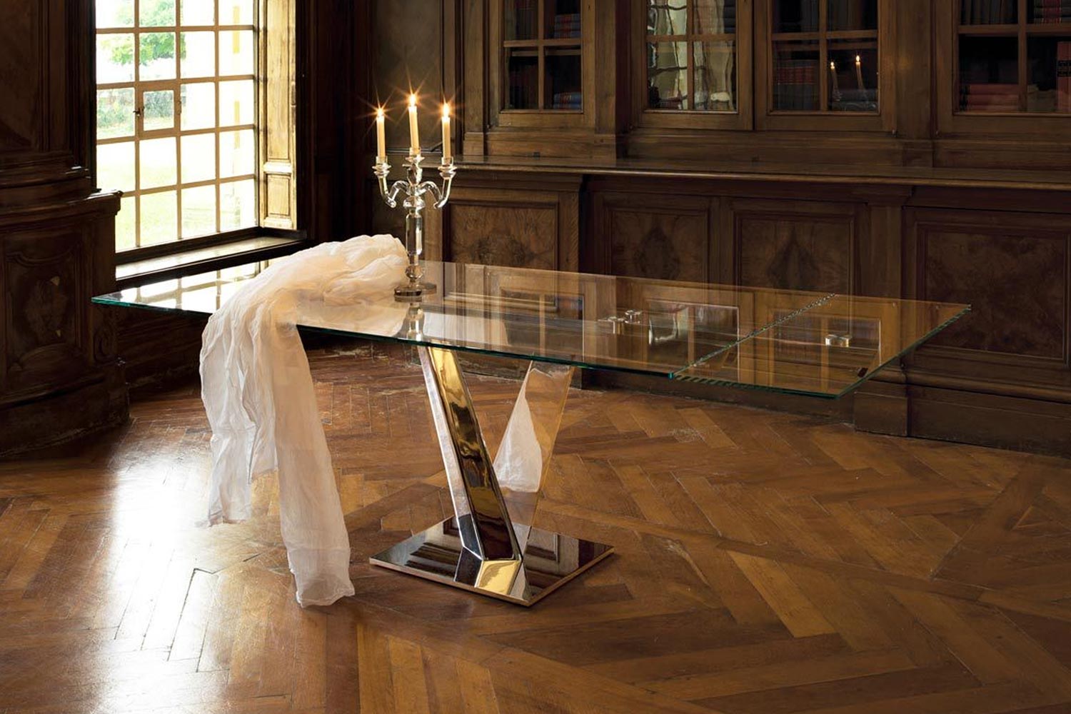 Minosse dining table by Naos