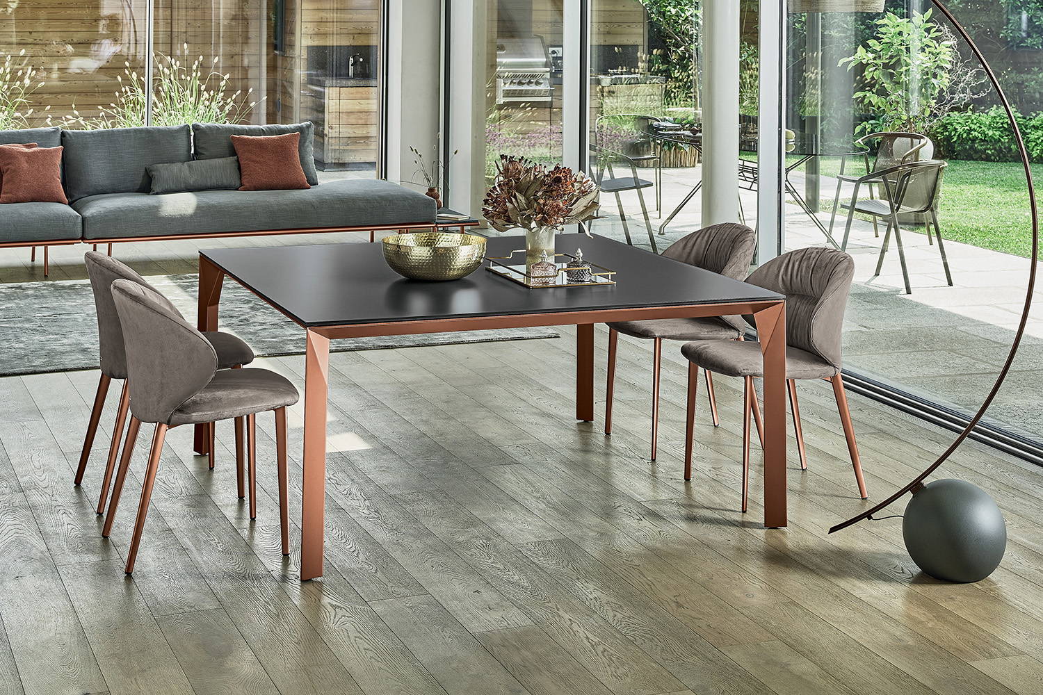 Mirage dining table designed by Toshiyuki Yoshino for Bontempi Casa
