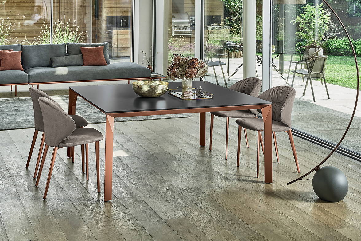 Mirage dining table designed by Toshiyuki Yoshino for Bontempi Casa Mirage dining table designed by Toshiyuki Yoshino for Bontempi Casa