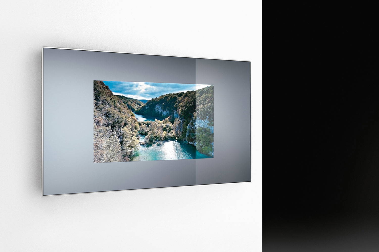 The Mirage TV mirror is made in Italy