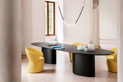 Monoplauto Maxxxi Dining Table with the Nebula Monaca Conference Chair
