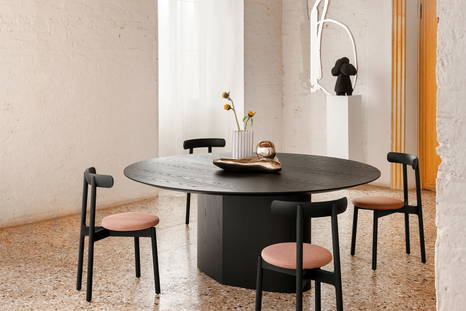 Monoplauto Round Dining Table with the Bice Dining Chairs