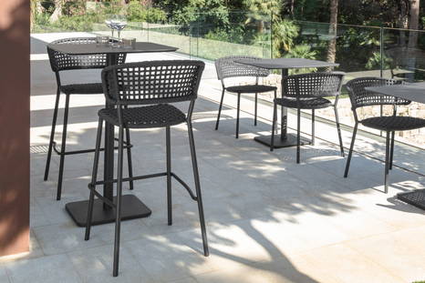 Moon Alu bar stools by Talenti