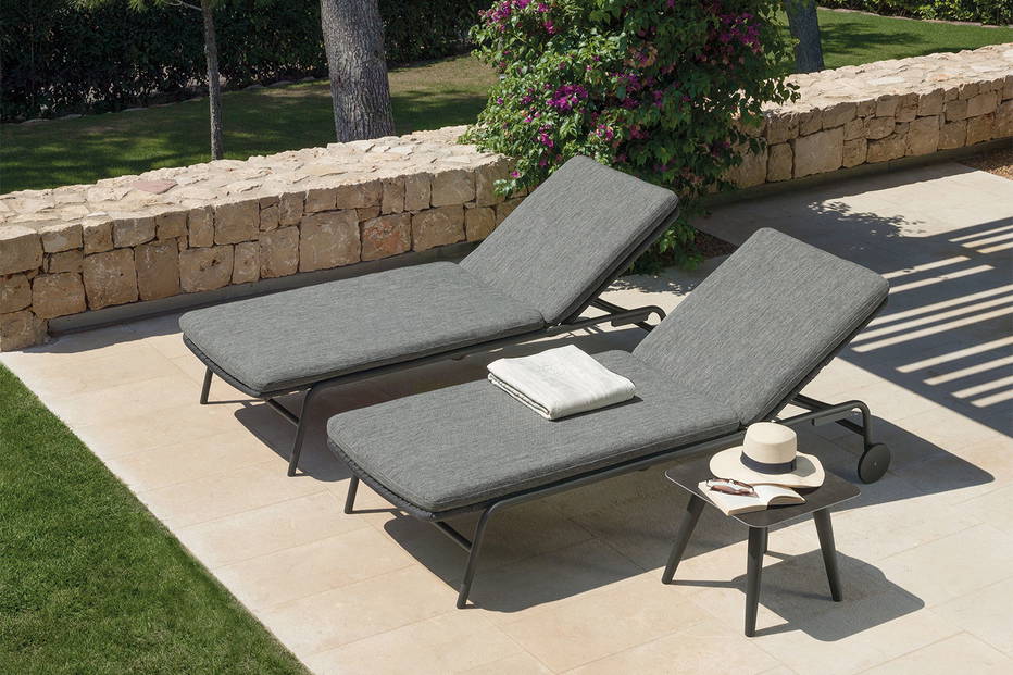Moon Alu chaise lounges by Talenti