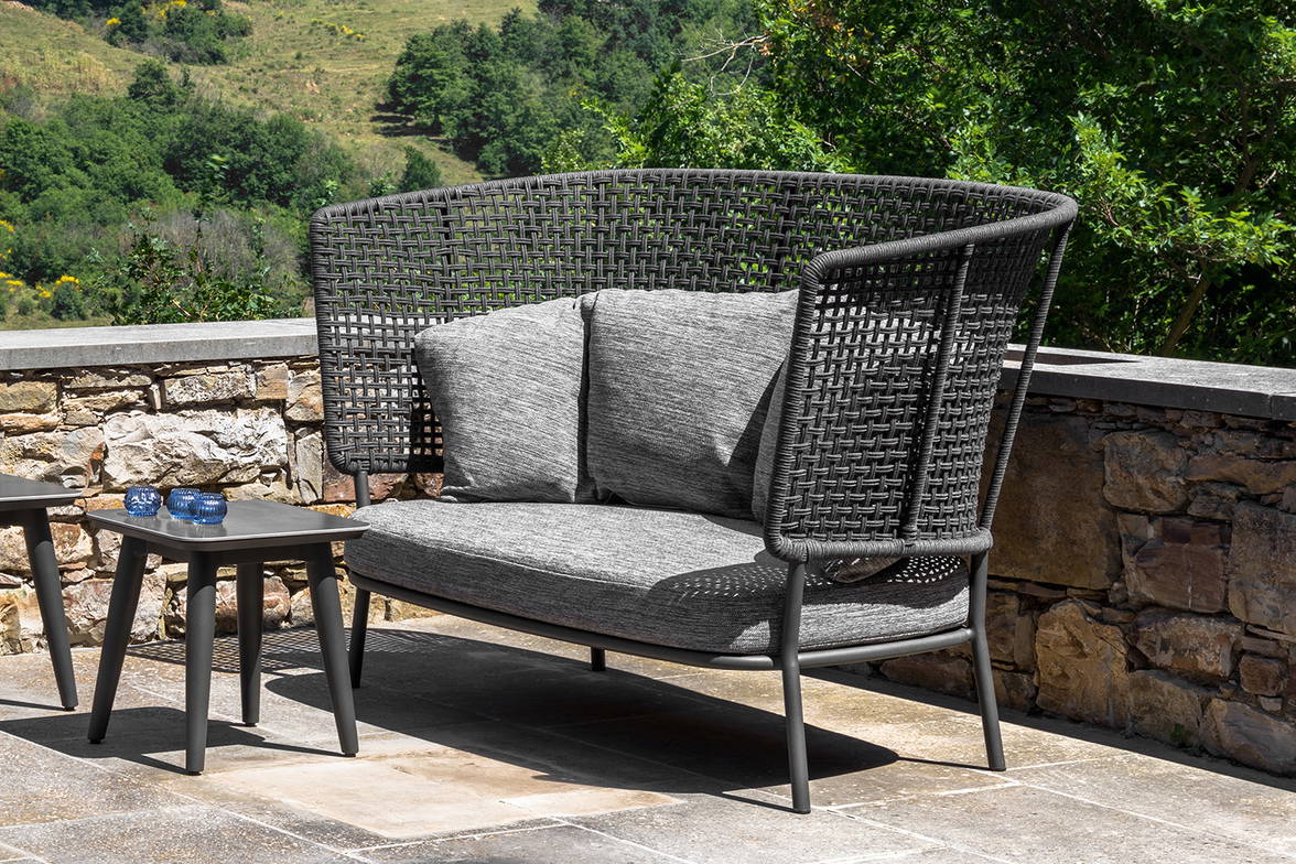 Moon Alu love seat designed by Cristian Visentin for Talenti Moon Alu love seat designed by Cristian Visentin for Talenti