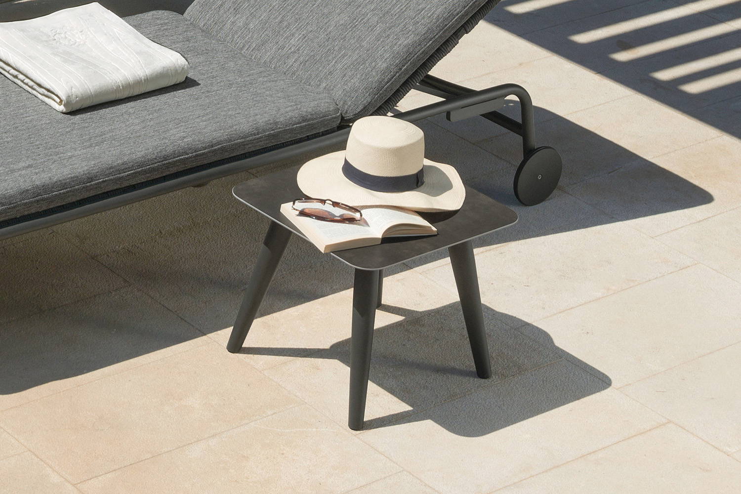 Moon Alu Side Table