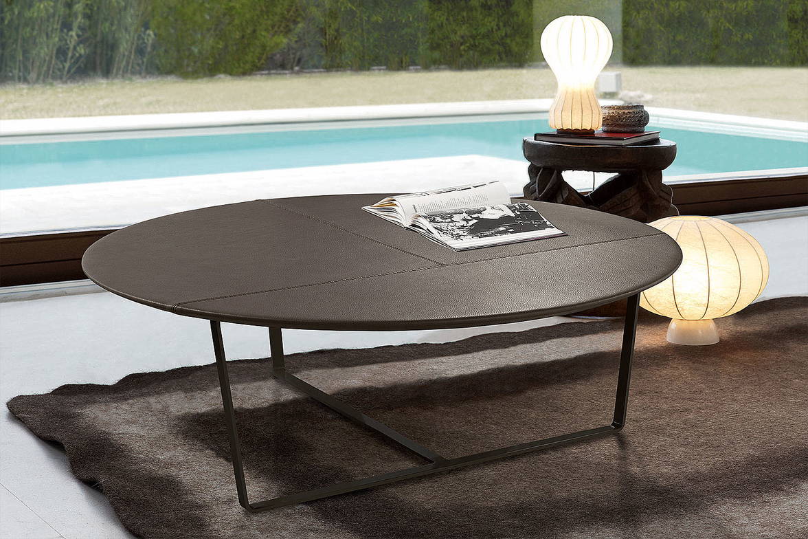 Moon round coffee table with base in Painted Black Moon round coffee table with base in Painted Black