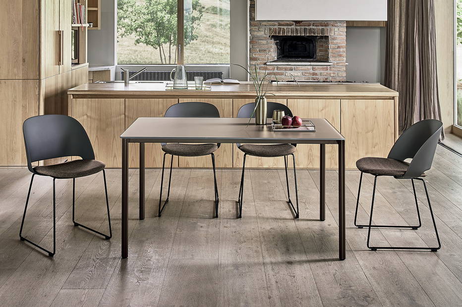 Moon kitchen table by Bontempi Casa