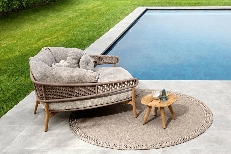 Moon Teak daybed by Talenti