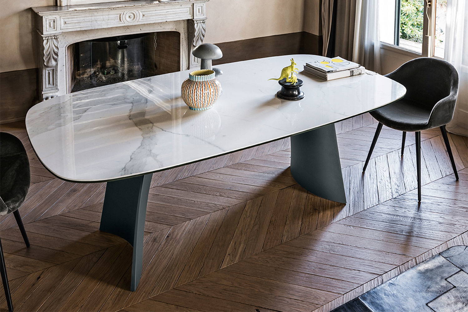Moonlight ceramic dining table with Sonny PB armchairs by Midj