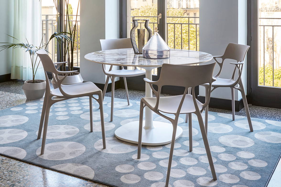 Multiplo large kitchen table with the A.I. Dining chairs and Shine vase Multiplo large kitchen table with the A.I. Dining chairs and Shine vase