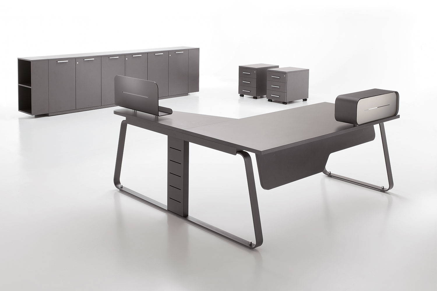 myPOD L-shape office desk by Uffix