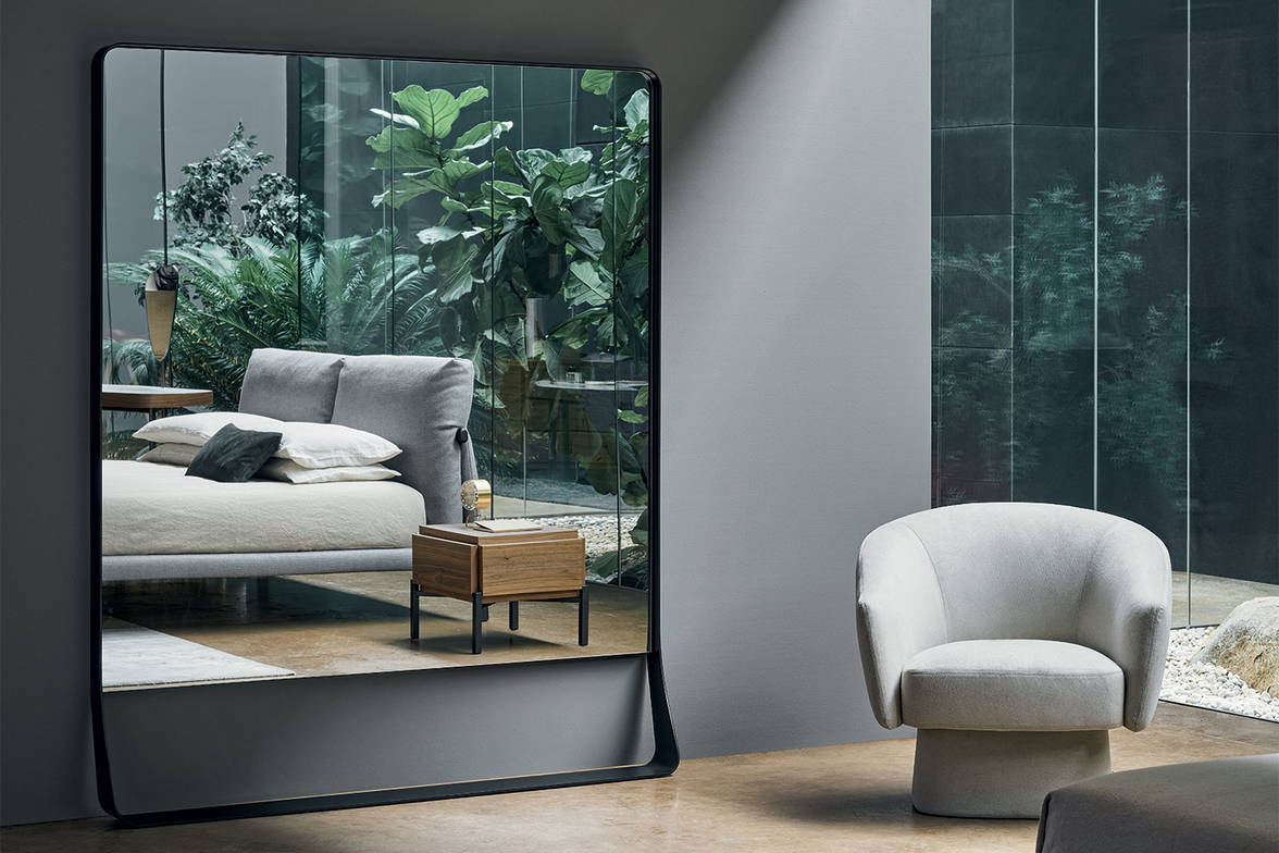 Narciso mirror in a living room setting by Marconato & Zappa for Bonaldo Narciso mirror in a living room setting by Marconato & Zappa for Bonaldo