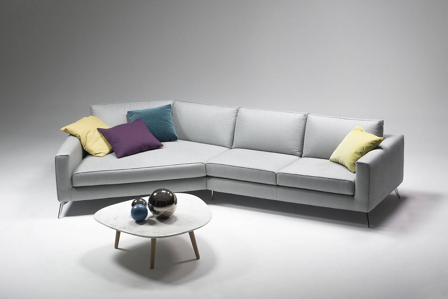 Nausicaa angled sectional sofa by Nicoline Italia