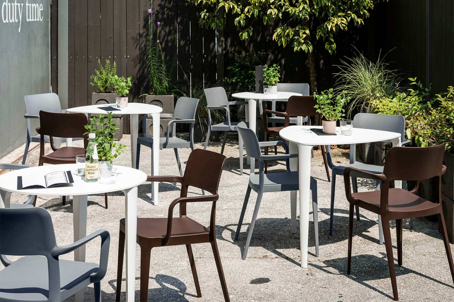 Nene circular and and triangular kitchen tables with Nene outdoor dining chairs