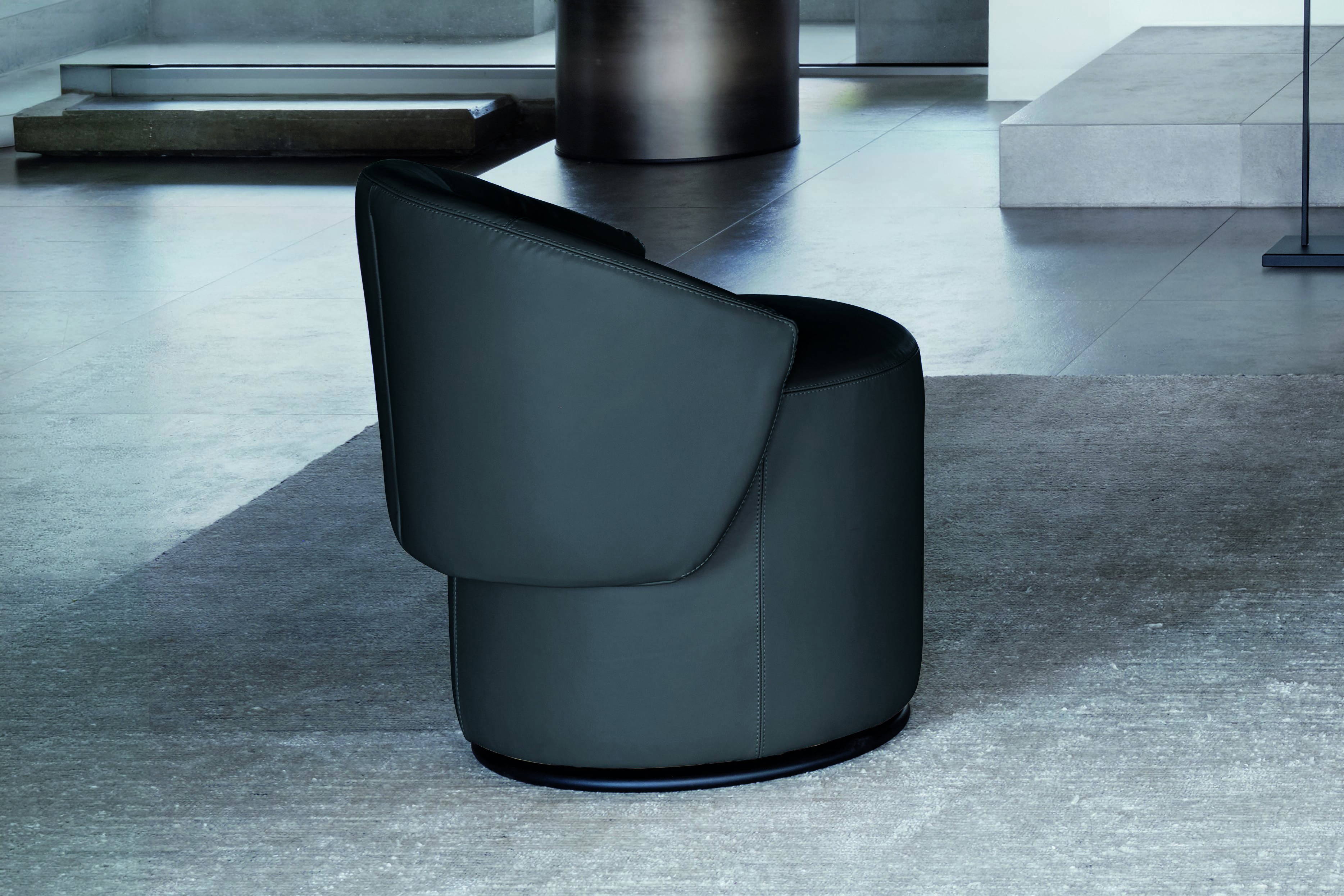 Nina Armchair by Nicoline Italia | room service 360°