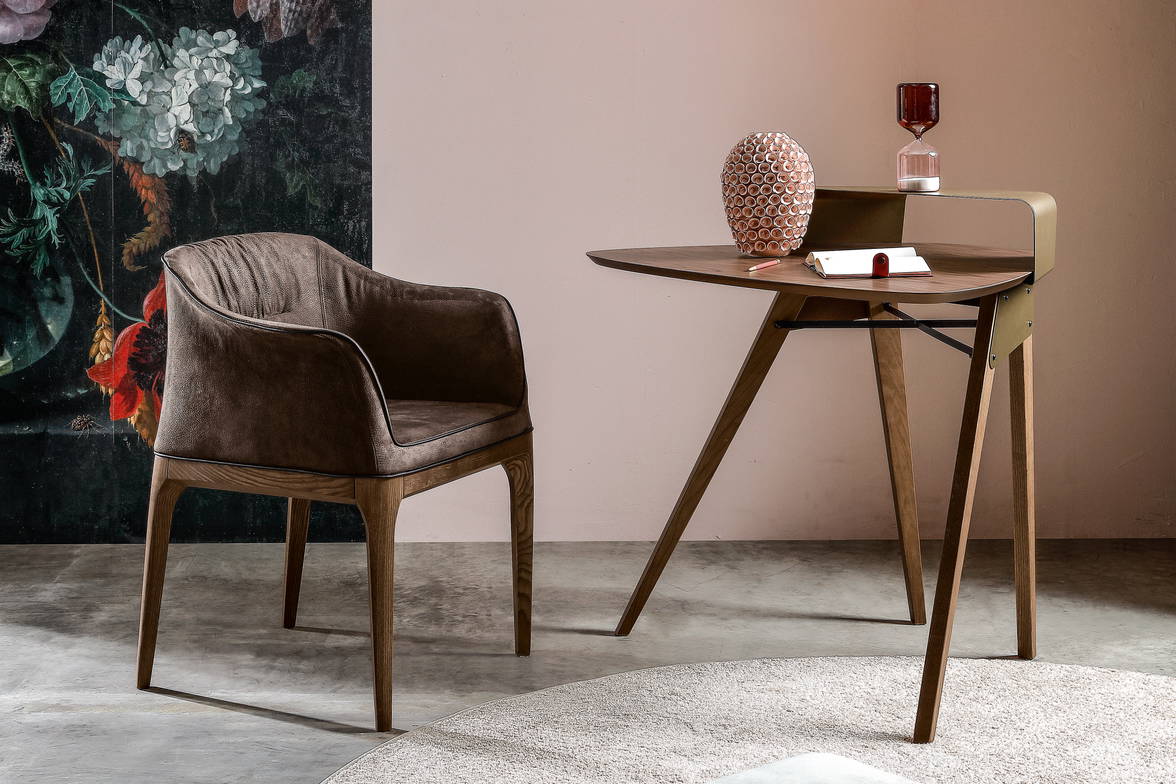 Nipper Vanity Table with Mivida Dining Chair Nipper Vanity Table with Mivida Dining Chair