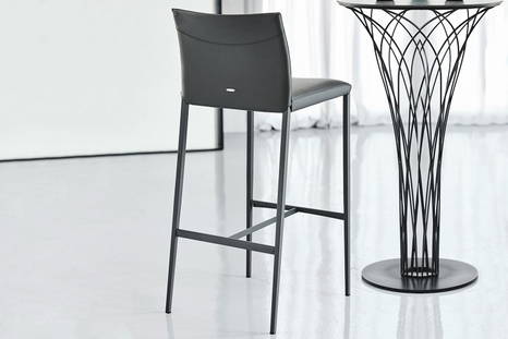 Norma ML bar stool with Nido Keramik bar table by Cattelan Italia