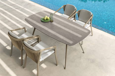 Nova dining table by Talenti