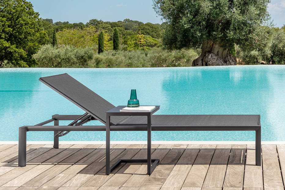 Nunu chaise lounge by Talenti