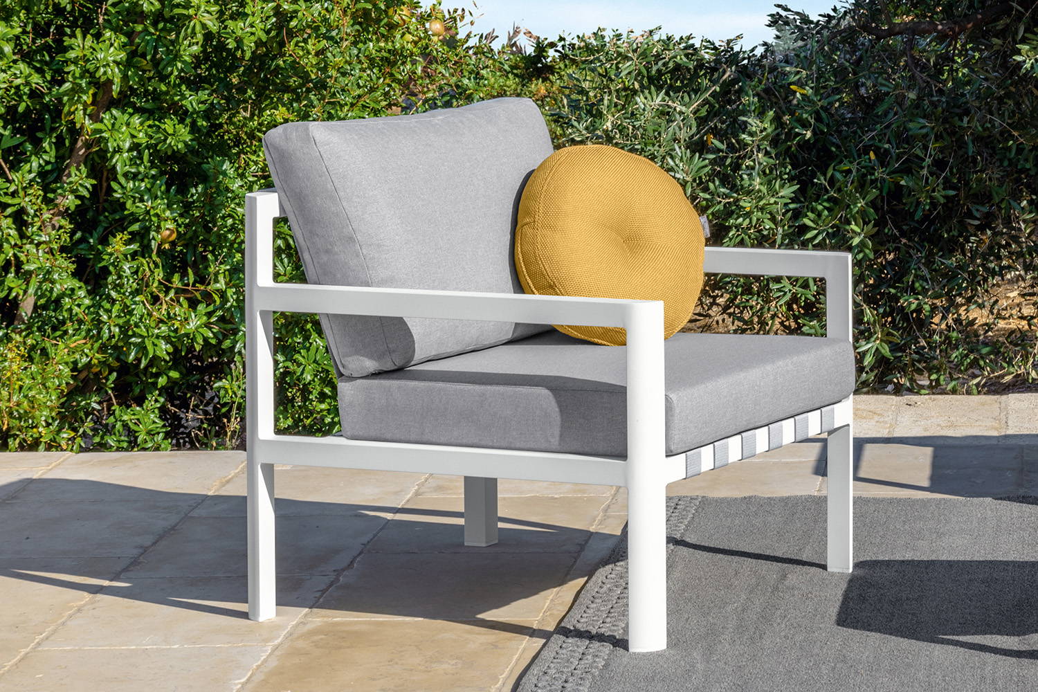 Nunu lounge armchair by Talenti