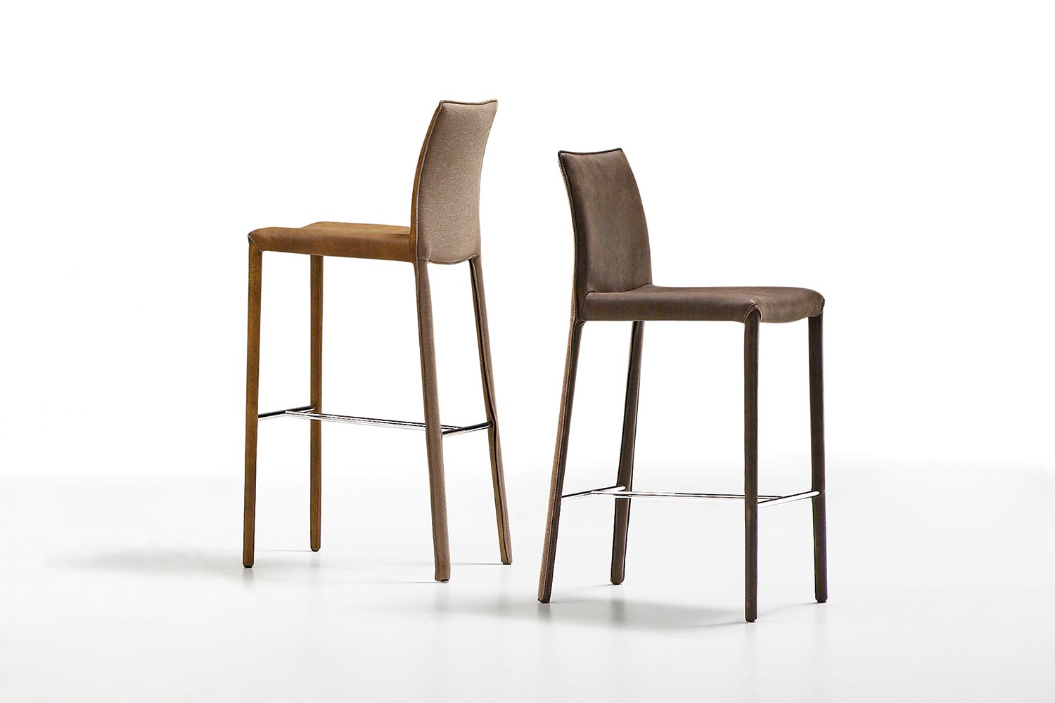 Nuvola counter and bar stools by Midj (multicolor upholstery is available on request)