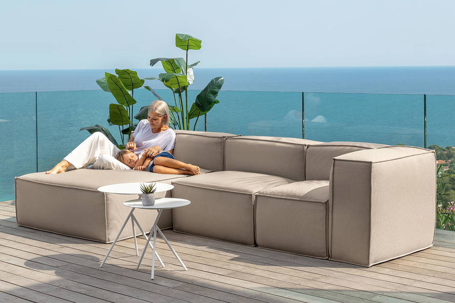 Ocean sectional sofa with chaise by Talenti