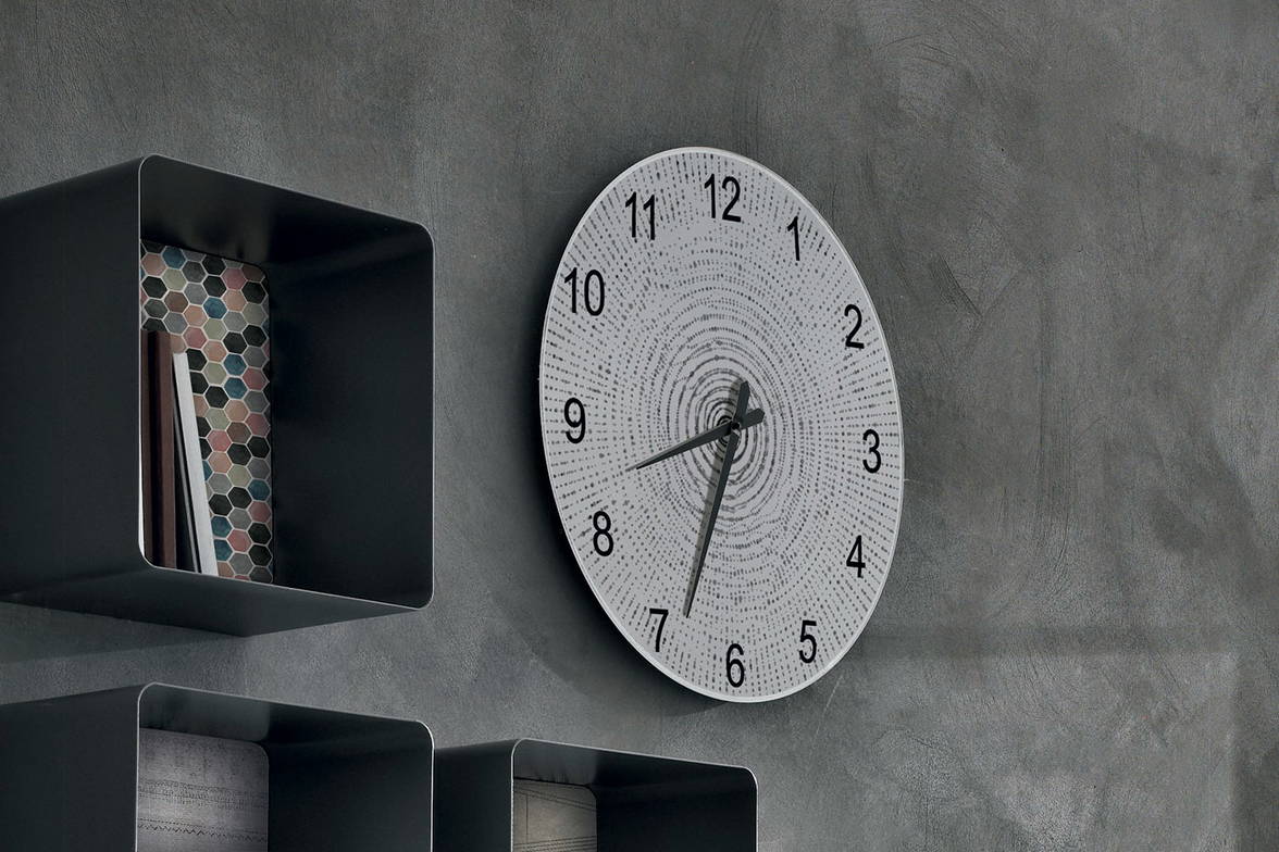 Orologi 603 clock angled view Orologi 603 clock angled view