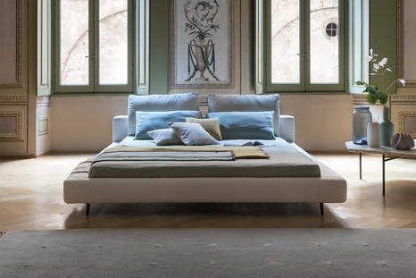 Front view of the Owen bed by Bonaldo