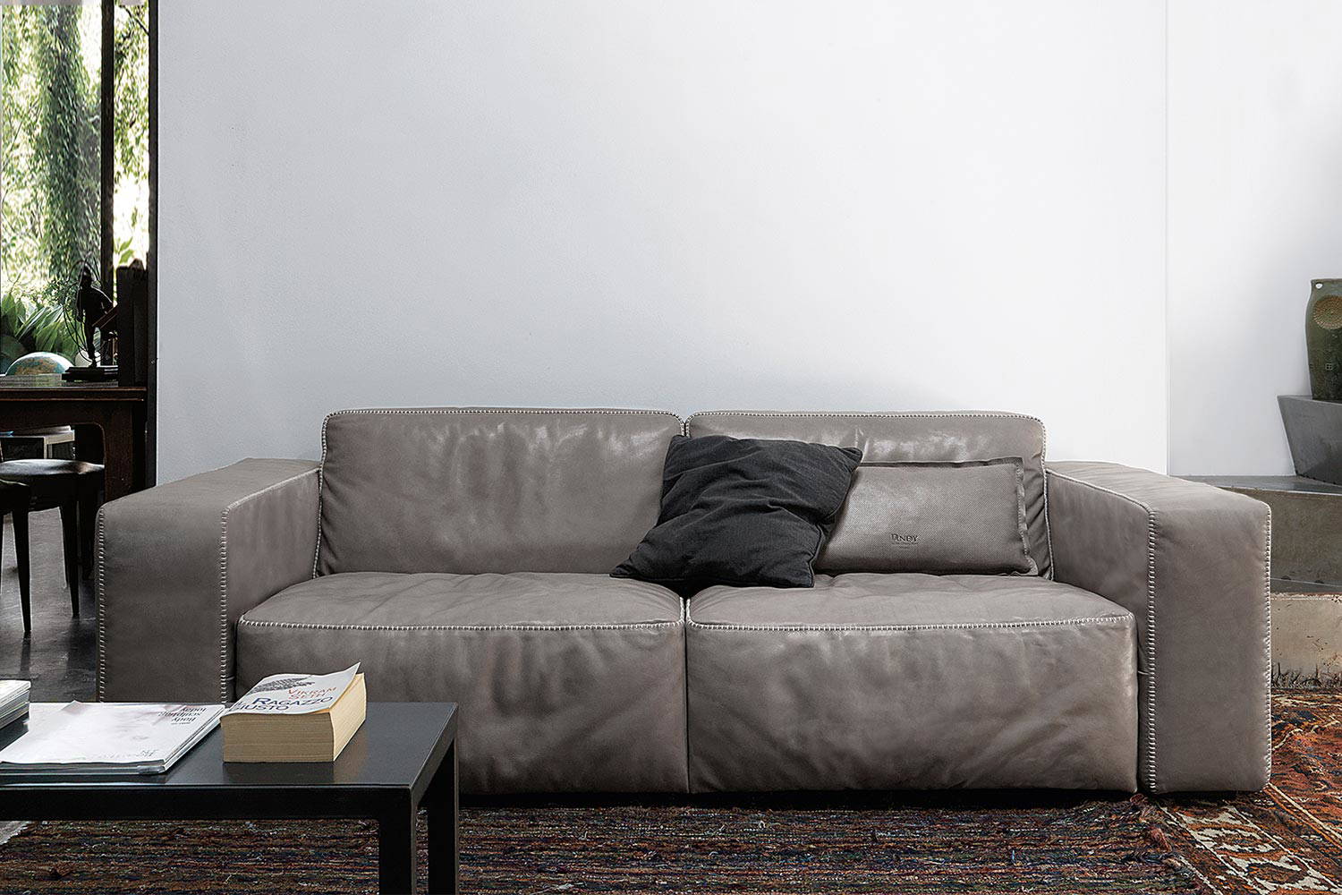 Oxer sofa with square armrest by Gamma