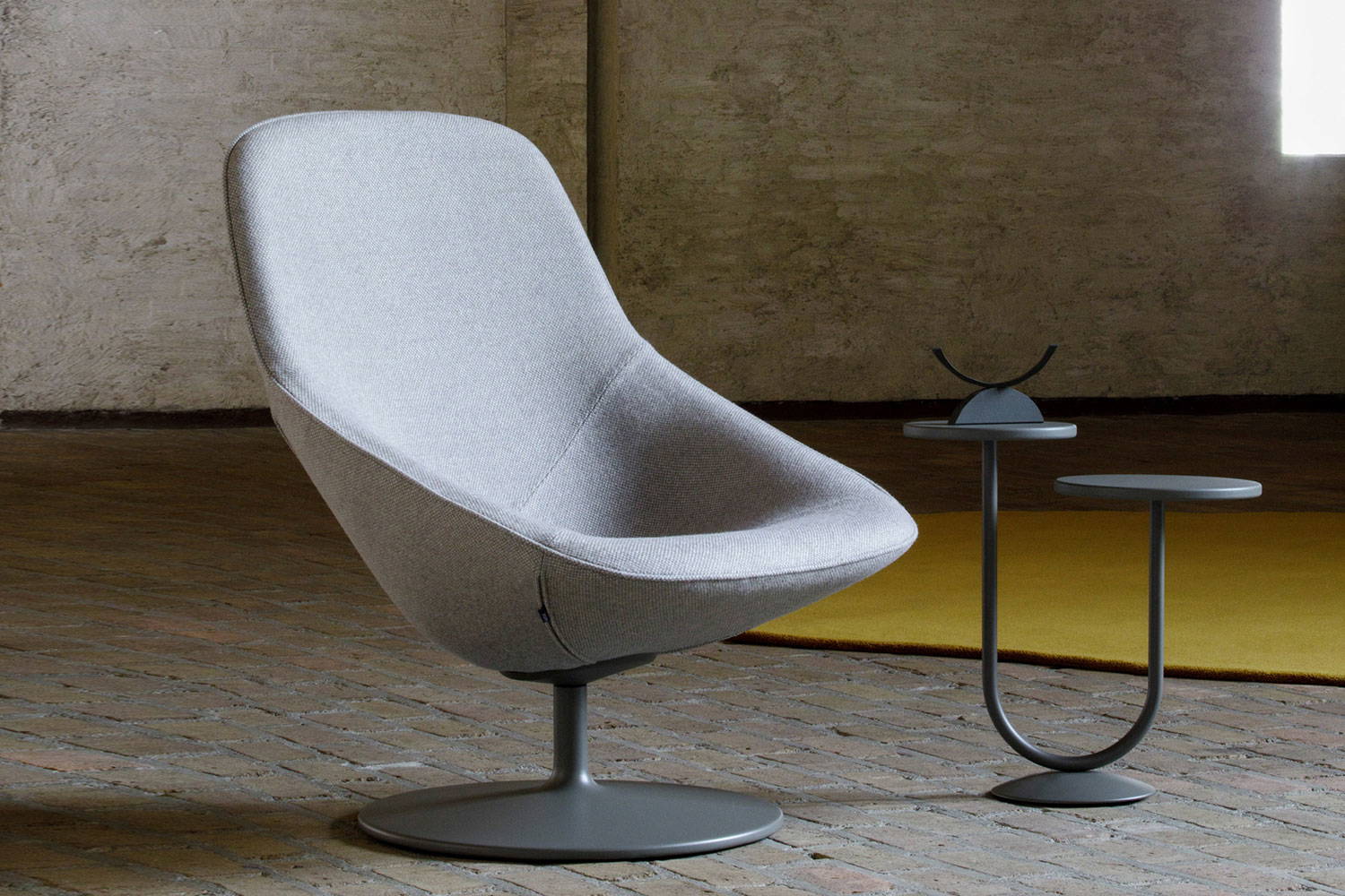 Pala Giro lounge chair by Artifort