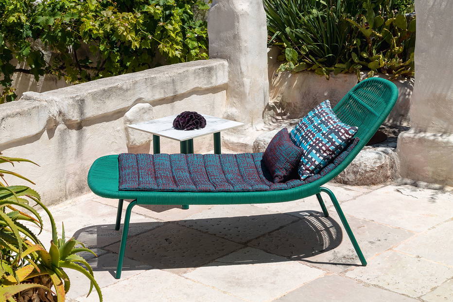 Panama chaise lounge side view