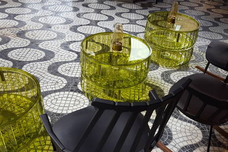 Panier coffee tables with Comback rocking chairs