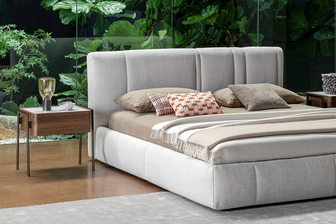 The Partout nightstand with the Rigoletto bed. The Partout nightstand with the Rigoletto bed.