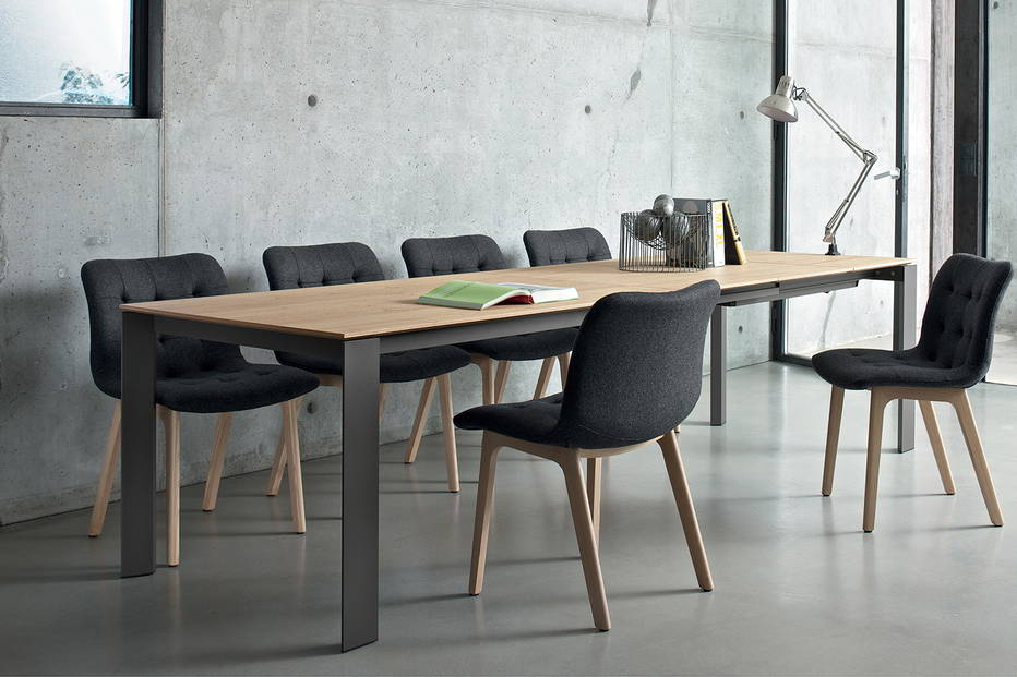 Pascal extension dining table with Eva dining chairs