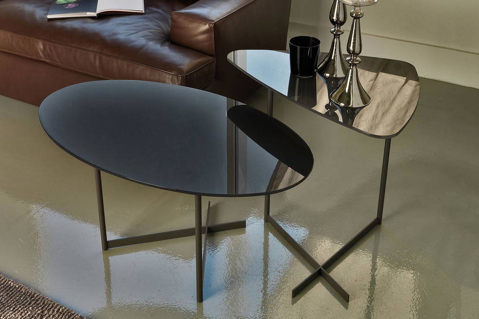Pat end table with oval and triangular top by Cattelan Italia