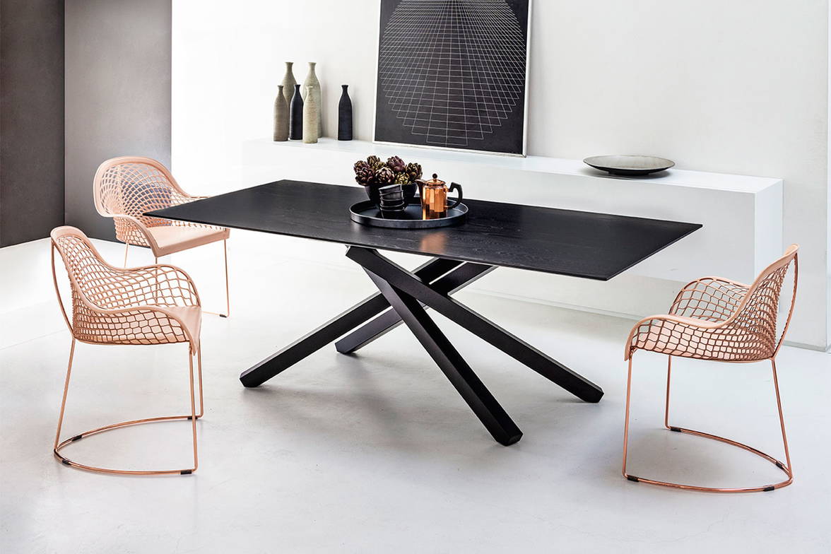Pechino wood dining table with Guapa dining chairs by Midj Pechino wood dining table with Guapa dining chairs by Midj